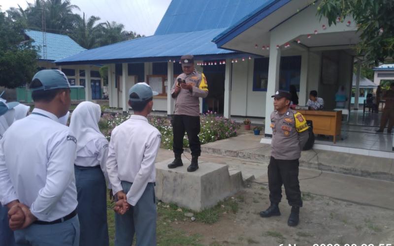 Police Goes To School, Polsek Padang Guci Hulu Berikan Pembinaan Kepada Siswa SMAN 09 Kaur 