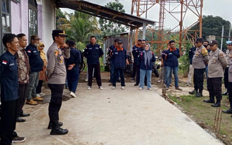 Polsek Padang Jaya Amankan Pelaksanaan Penertiban Alat Peraga Kampanye yang Menyalahi Ketentuan