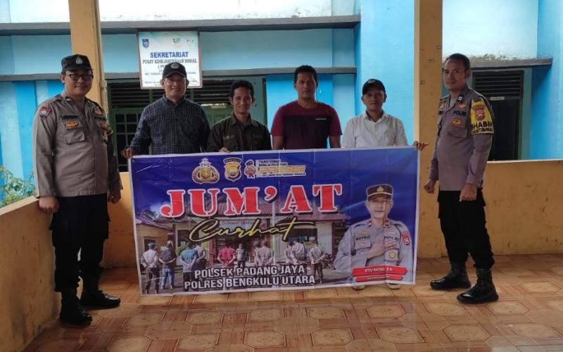 Polsek Padang Jaya Laksanakan Program Jumat Curhat Dengarkan Keluha dan Masukan Masyarakat