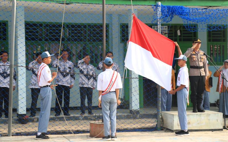 Ajak Pelajar Tertib Berlalu Lintas, Polsek Ketahun Laksanakan Kegiatan Police Goes To School
