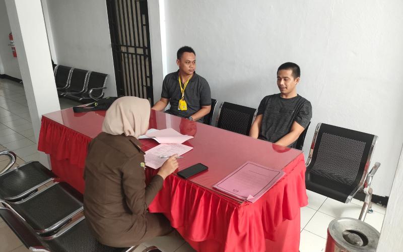 Penyidik Unit Reskrim Polsek Ketahun Serah Terimakan Tersangka dan Barang Bukti ke Jaksa Penuntut Umum