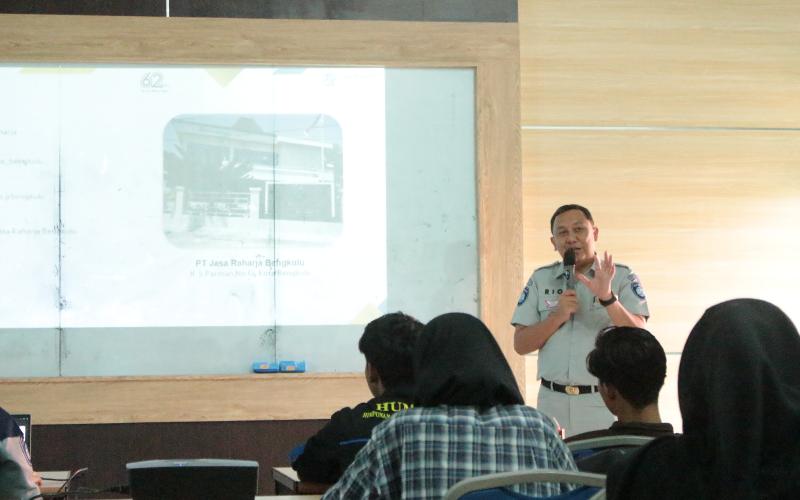 Jasa Raharja Sampaikan Materi Sosialisasi Keselamatan Lalu Lintas pada JR Mengajar Batch III di Manajemen UNIB