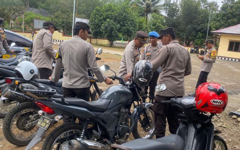 Kapolsek Air Besi Cek Kendaraan Dinas Anggotanya
