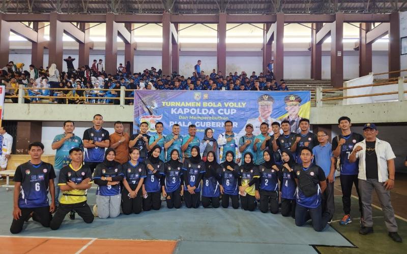 Antusias, Kapolres Mukomuko dan Tim Voli Kabupaten Mukomuko Ikuti Turnamen Voli Kapolda Cup