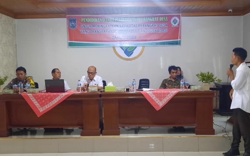Bhabinkamtibmas Polsek Air Besi Hadiri Pendidikan dan Pelatihan Perangkat Desa