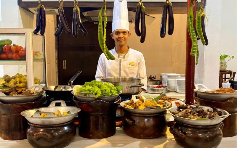 Nikmati Sensasi Makan Pecel Lele di Hotel Santika Bengkulu
