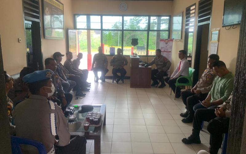 Pimpin Anev Mingguan, Waka Polsek Ketahun Minta Tingkatkan Kinerja dan Pelayanan Masyarakat