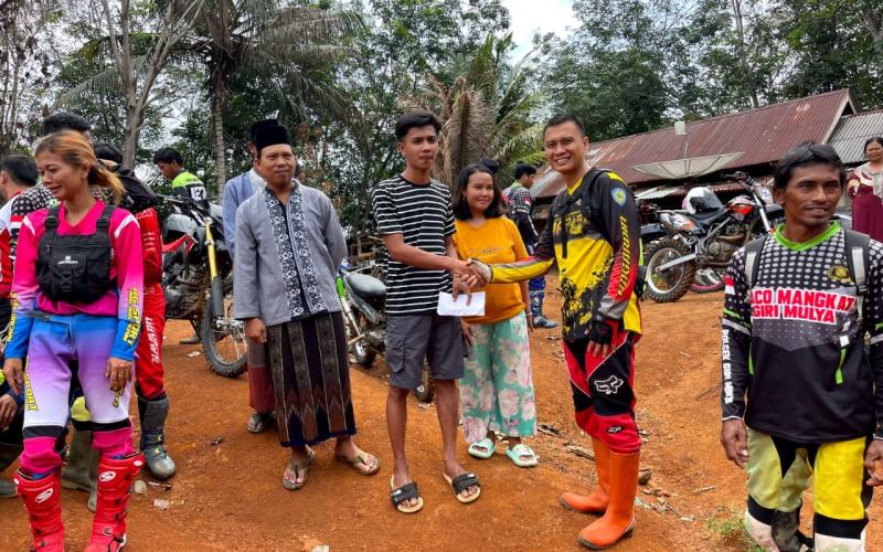 Peduli Korban Kebakaran, Polsek Ketahun Beri Bantuan Sosial