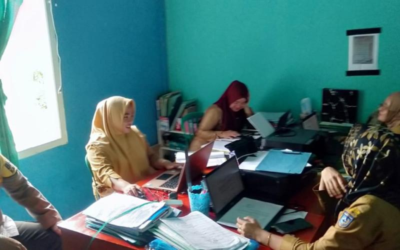 Lewat Cooling System, Bhabinkamtibmas Polsek Ketahun Hadir Ditengah Perangkat Desa