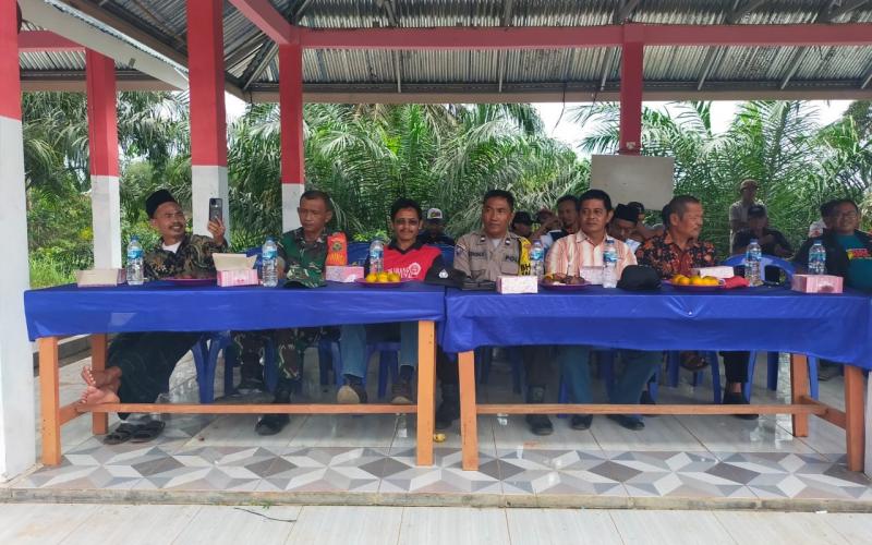 Bhabinkamtibams Polsek Ketahun Hadiri Aniversary Bolo Rodo Community