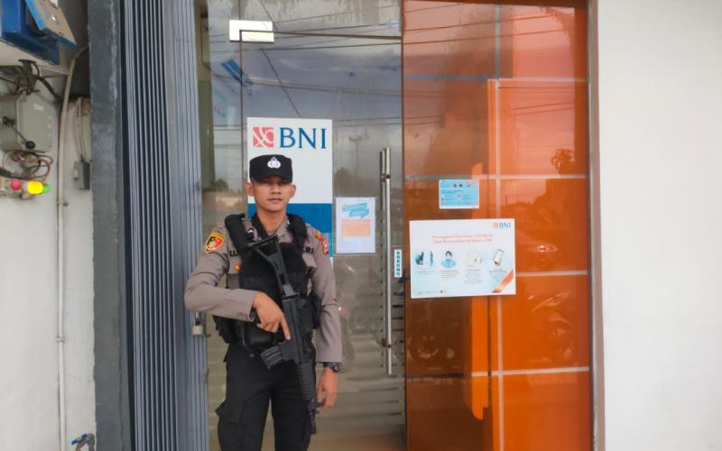 Jamin Keamanan dan Kelancaran Anggota Sat Samapta Laksanakan Pam Obvit di Bank BNI Cabang Ketahun