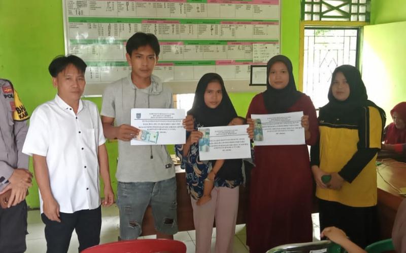 Bhabinkamtibmas Polsek Air Besi Hadiri Penyaluran BLT DD Desa Geting Perangkap