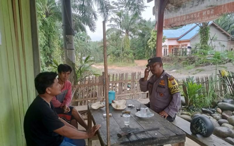 Jelang Pemilu, Bhabinkamtibmas Polsek Muara Sahung Tingkatkan Patroli Sambang Bersama Warga 