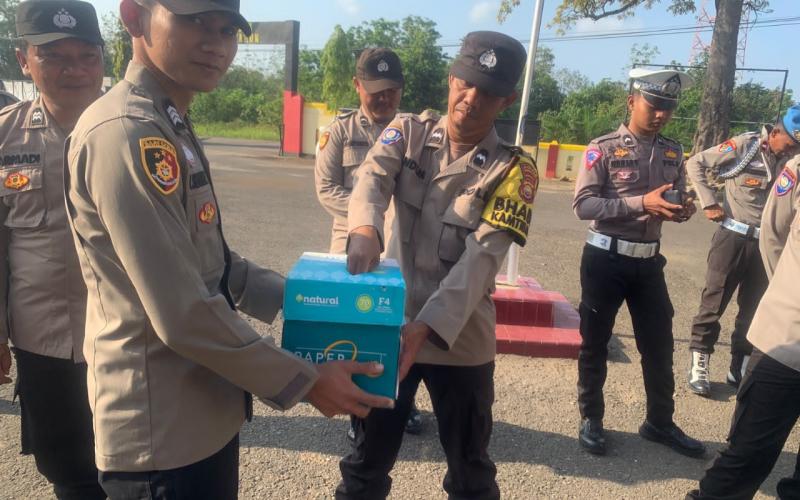 Awali Tugas dengan Sedekah, Personel Polsek Ketahun Sisihkan Rezekinya Melalui Kotak Amal