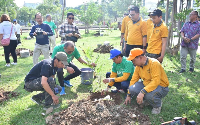 IGF Bersama Mitra Bisnis Menghijaukan Masjid Istiqlal