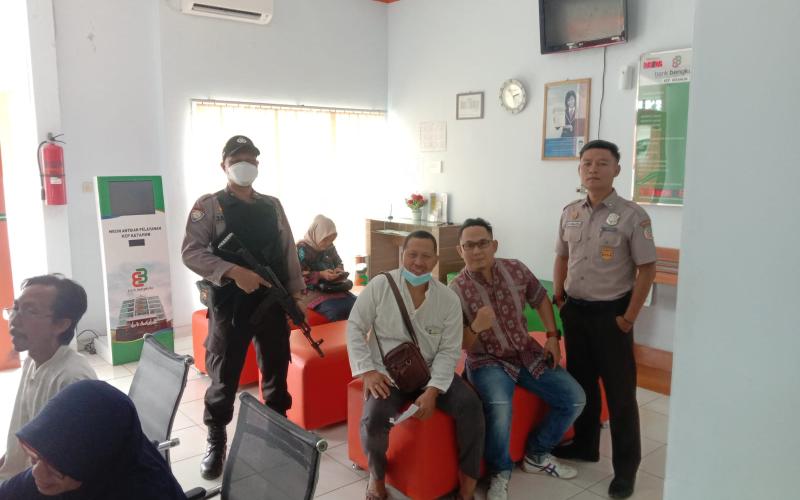 Berikan Rasa Aman dan Kondusif Personil Polsek Ketahun Lakukan Pam Bank BPD