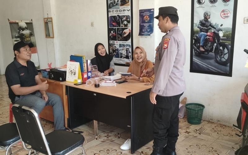 Ngobrol Bersama Warga, Anggota Polsek Ketahun Sampaikan Imbauan Kamtibmas