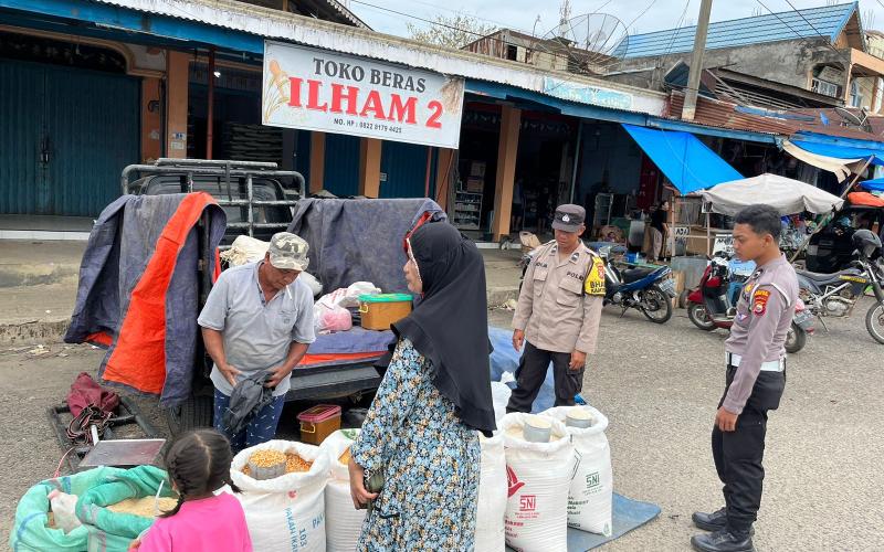 Bhabinkamtibmas Sambang Pedagang Beras, Sampaikan Imbauan Kamtibmas