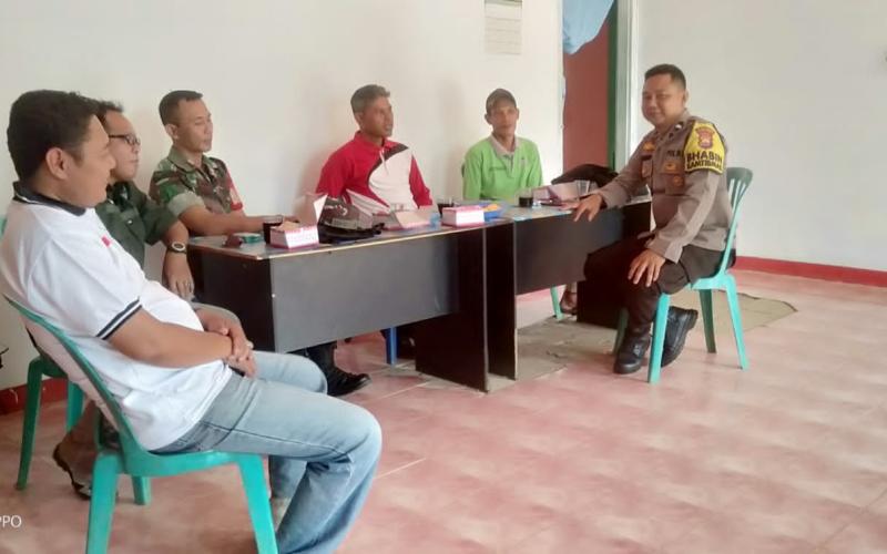 Cooling System di Kantor Desa Melati Harjo, Bhabinkamtibmas Polsek Ketahun Sampaikan Pesan Kamtibmas