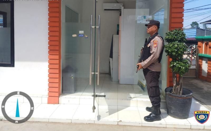 Bentuk Pelayanan Anggota Polri, Personil Polsek Ketahun Melaksanakan Pengamanan Objek Vital di Bank Bengkulu