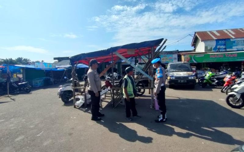 Sambangi Tukang Parkir, Polsek Ketahun Tak Lupa Berikan Imbauan Kamtibmas