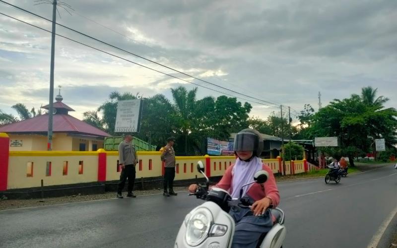 Piket SPKT Melaksanakan Commander Wish di Depan Mako Polsek Ketahun