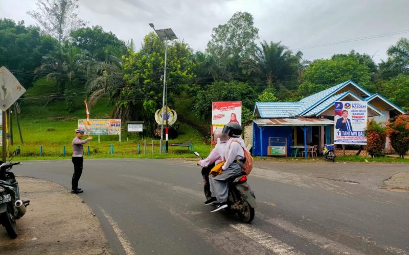 Berikan Pelayanan Masyarakat, Polsek Ketahun Gelar Morning Traffic Control