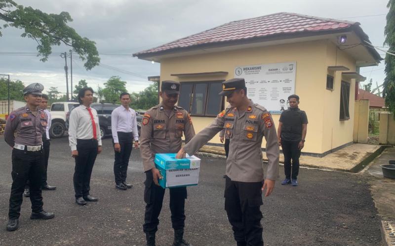 Wujud Polri Selalu Peduli, Polsek Ketahun Lakukan Kegiatan Gerakan Sedekah Bersama