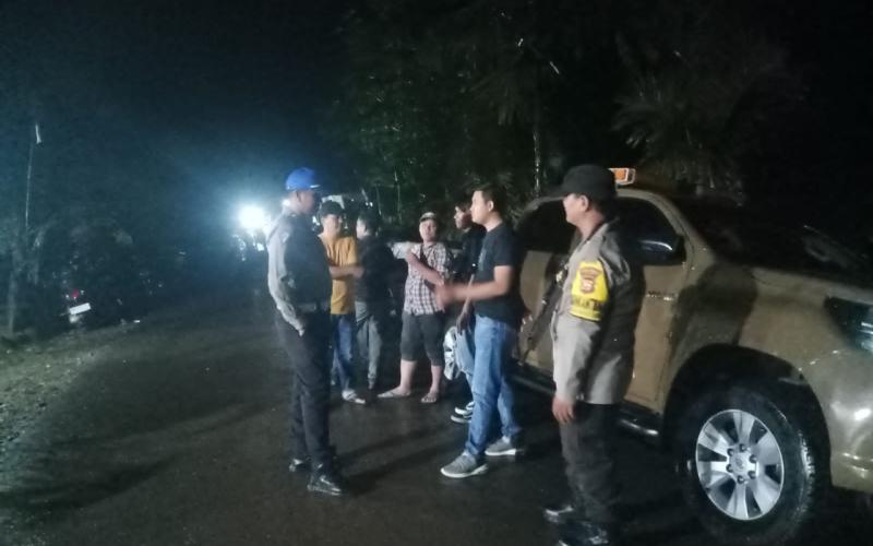Polsek Muara Sahung Monitoring dan Lakukan Pengamanan Kunjungan Gubernur Bengkulu di Desa Ulak Bandung