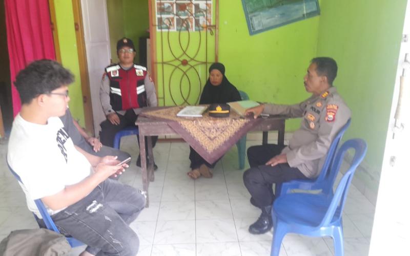 Ngobrol Bersama Warga, Bhabinkamtibmas Sampaikan Imbauan Kamtibmas