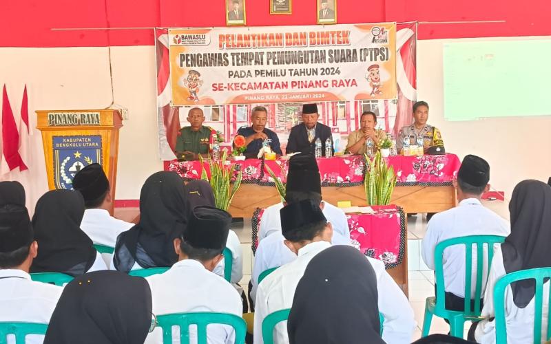 Pelantikan dan Bimtek PTPS, Bhabinkamtibmas Polsek Ketahun Pesankan PTPS Wajib Netral