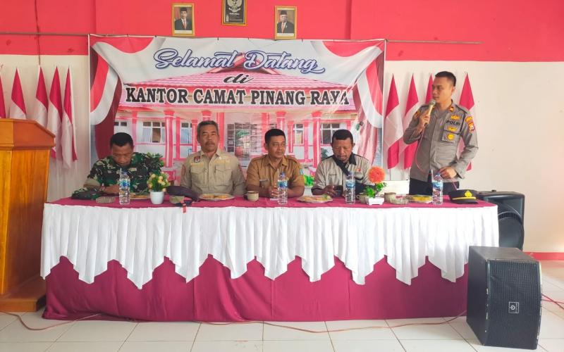 Kapolsek Ketahun Laksanakan Apel Siaga dan Berikan Pembekalan Pada Satlinmas Pinang Raya