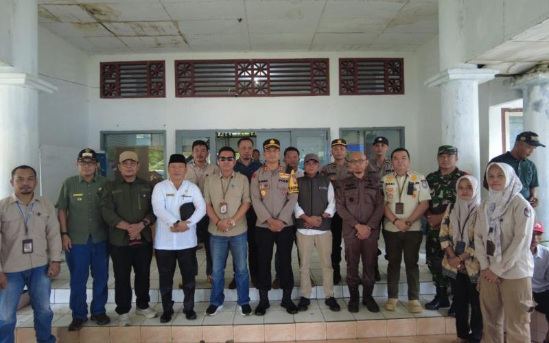 Patroli Gabungan, Kapolres Kaur Sambangi dan Pantau Pelaksanaan Rekapitulasi Tingkat PPK di Kecamatan Kelam Tengah 