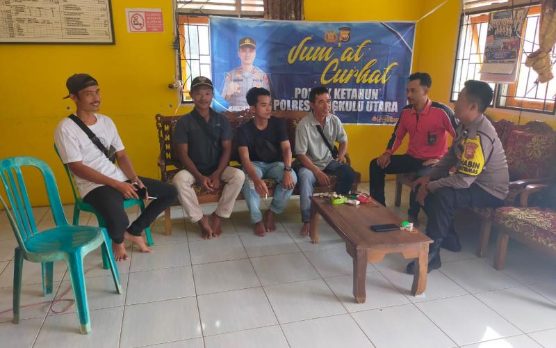 Laksanakan Jumat Curhat Polsek Ketahun Di Gelar Di Desa Bukit Makmur