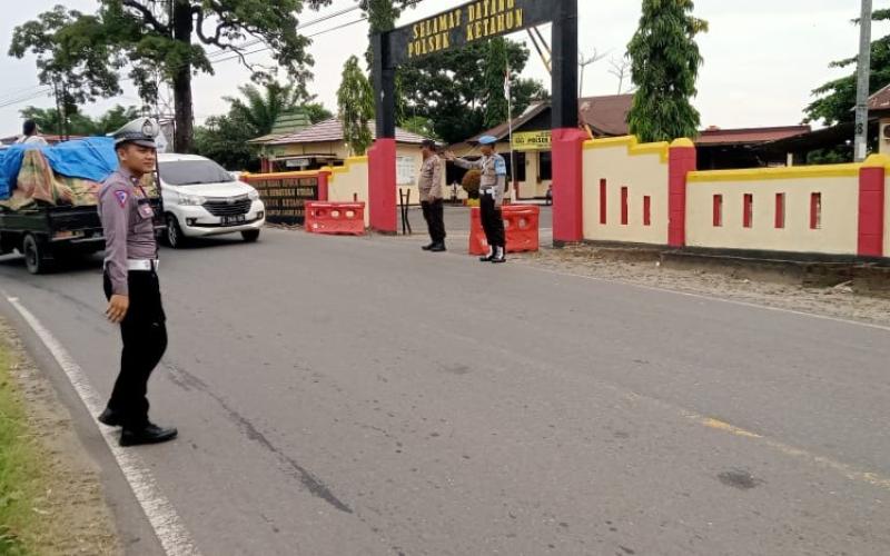 Morning Traffic Control Polsek Ketahun Beri Kelancaran di Jalan Raya Pada Masyarakat