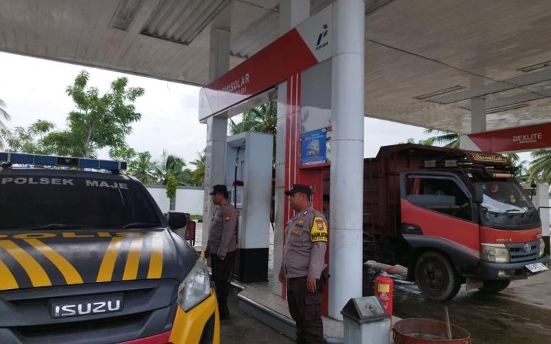 Lakukan Pengamanan dan Pengawasan Di SPBU, Polsek Maje Cek Ketersedian BBM 