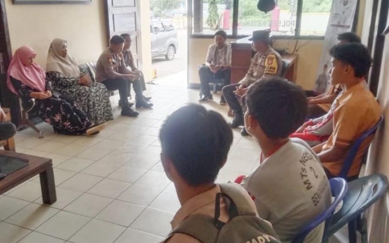 Polisi Sosialisasi dan Beri Imbauan Kepada Siswa Siswa Pukul Sarung