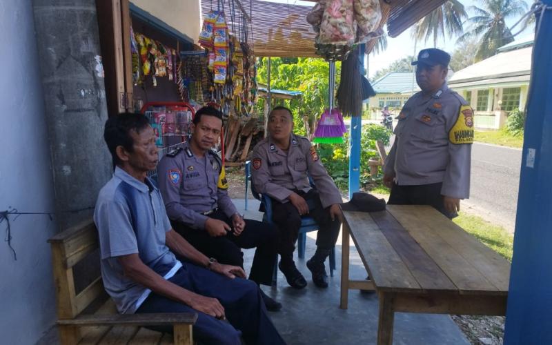 Sambangi Todat di Desa Benteng Harapan, Polsek Maje Sampaikan dan Sosialisasikan Dumas Presisi