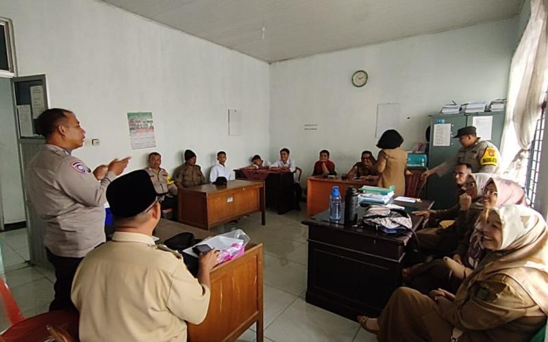 Jumat Curhat, Bhabinkamtibmas PUT Koordinasi Harkamtibmas Bersama Warga 
