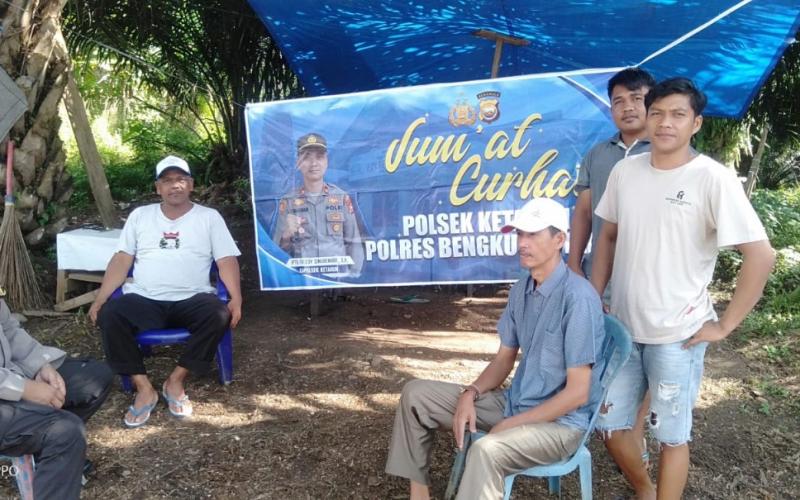 Jumat Curhat Bhabinkamtibmas Bersama Warga Binaanya Di Desa Kualalangi