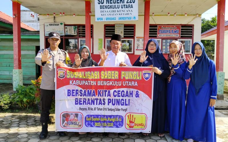 Cipta Kondisi, Polisi Lakukan Sosialisasi Saber Pungli Pada Warga