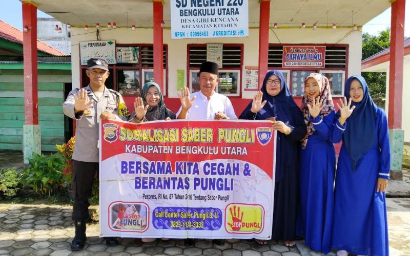 Cipta Kondisi, Polisi Lakukan Sosialisasi Saber Pungli Pada Warga