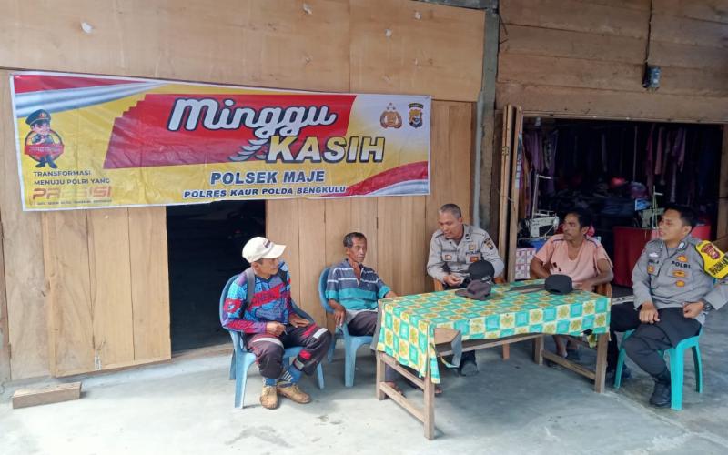 Sampaikan Imbauan Kamtibmas Poslek Maje Minggu Kasih di Desa Tanjung Baru 