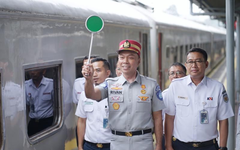 Gelar Flag Off Mudik Bersama BUMN Tahap Pertama, Jasa Raharja Berangkatkan Ribuan Pemudik Moda Kereta Api ke Sejumlah Daerah