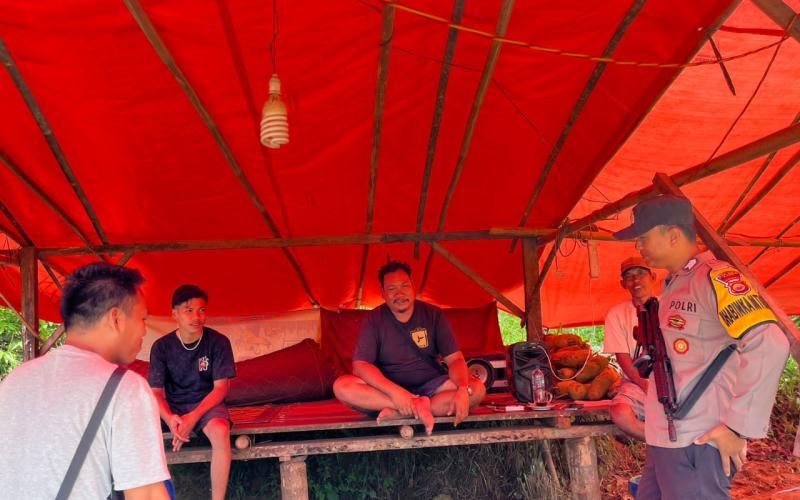 Personel Polsek Muara Sahung Patroli Presisi di Seputaran Wilkum Sampaikan Imbauan Kamtibmas 