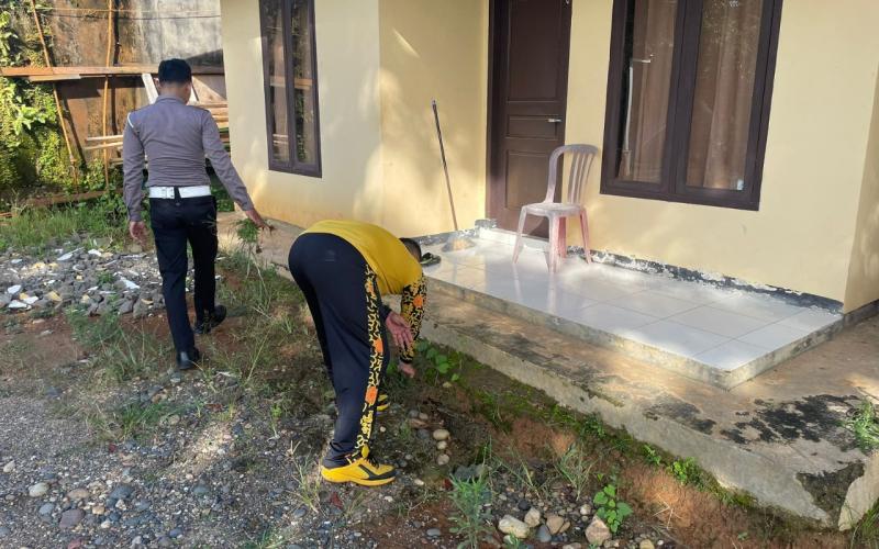 Jaga Kebersihan Mako, Polsek Ketahun Laksanakan Kurve Bersama Personel