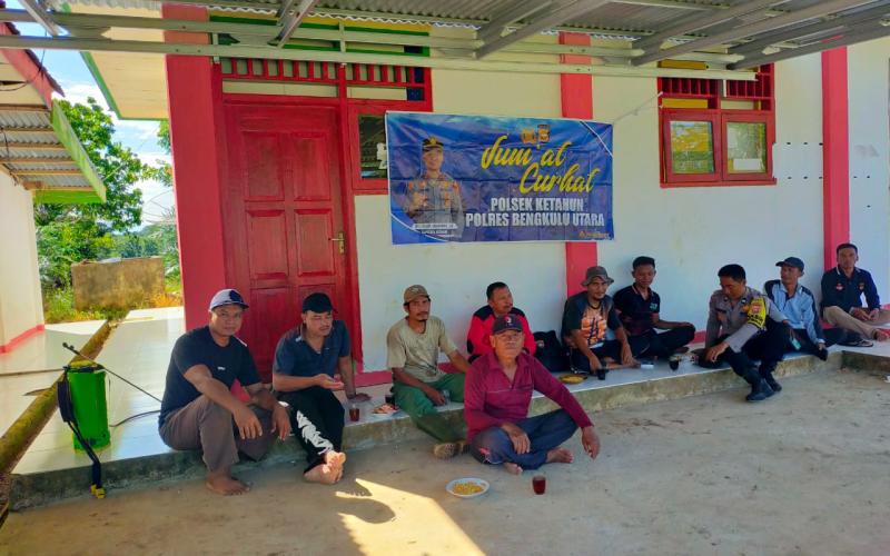 Program Jumat Curhat, Polsek Ketahun Dengar Keluhan Masyarakat Desa