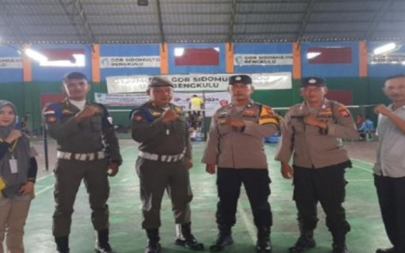 Personel Polsek Gading Cempaka Lakukan Pengamanan Popda Hari Ke-3 di GOR Sidomulyo Bengkulu 