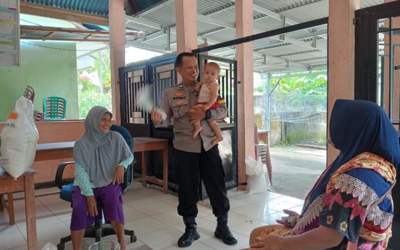 Sat Polairud Polres BS Patroli Sambangi Warga Pantai Pasar Bawah Sampaikan Imbauan Kamtibmas