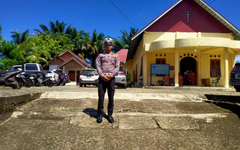 Wujudkan Situasi Aman Dan Kondusif Polsek Ketahun Pam Gereja Di Desa Giri Kencana